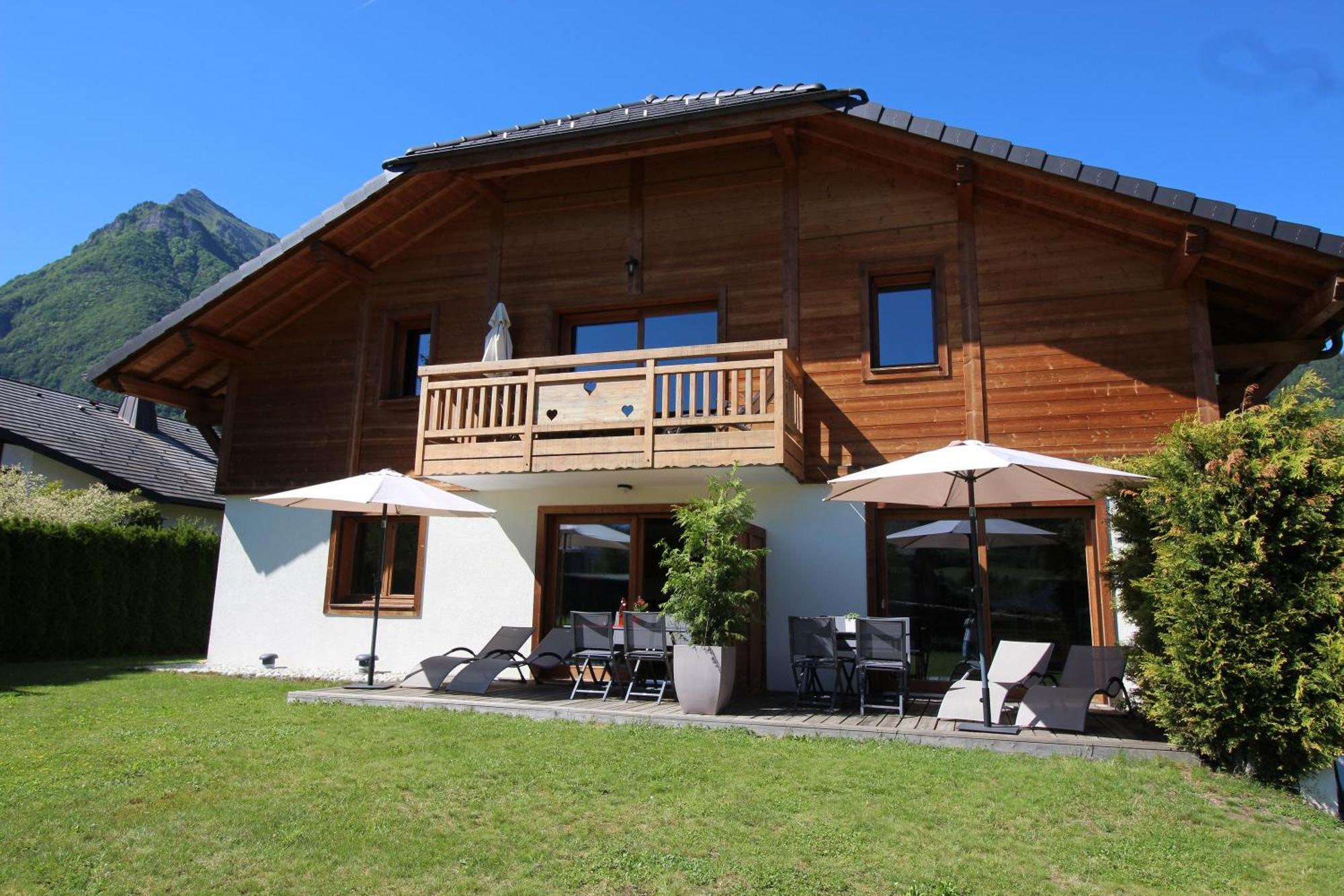 Gite Balneo Au Coeur Des Alpes Taninges Exterior photo