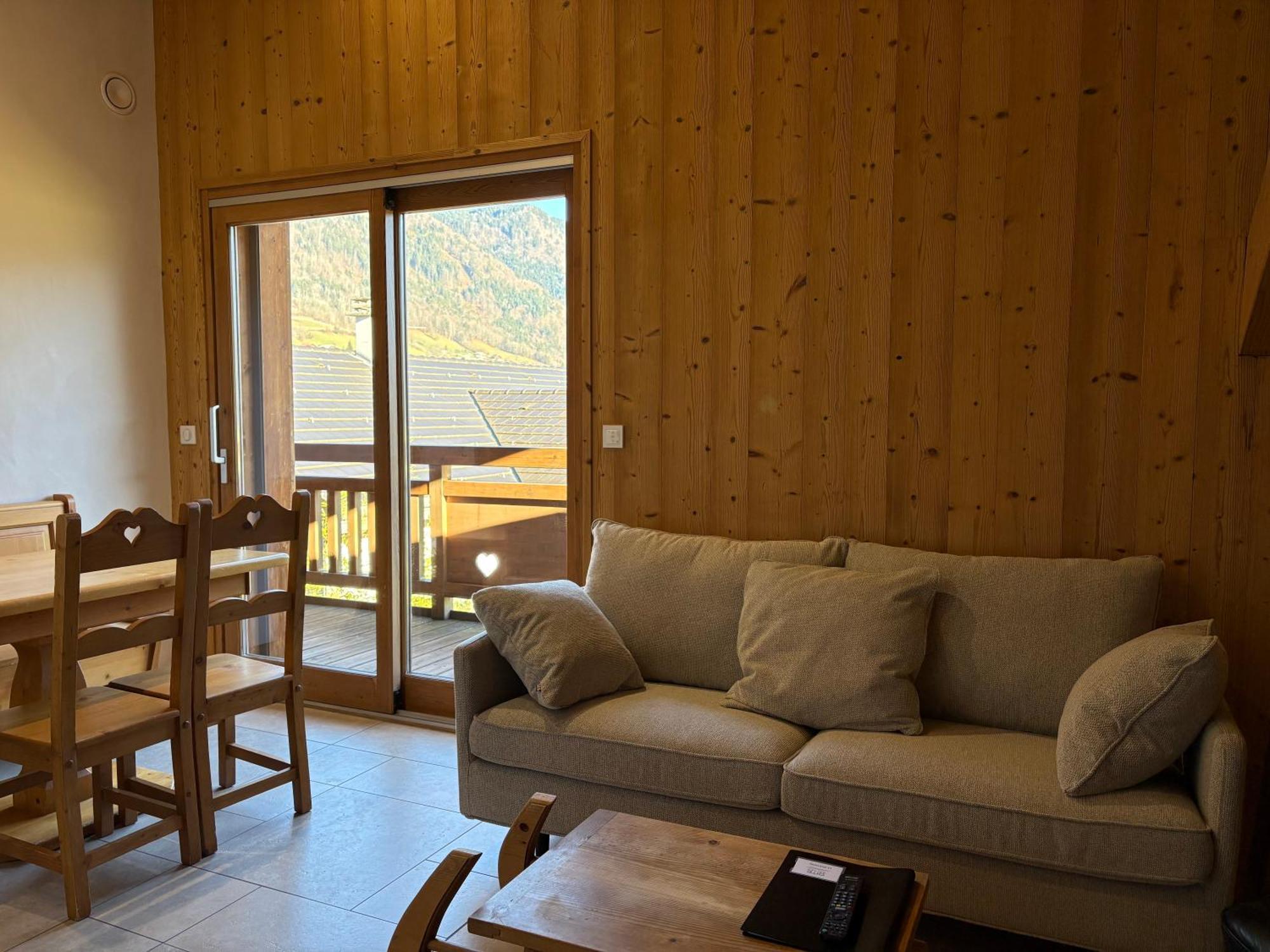 Gite Balneo Au Coeur Des Alpes Taninges Exterior photo