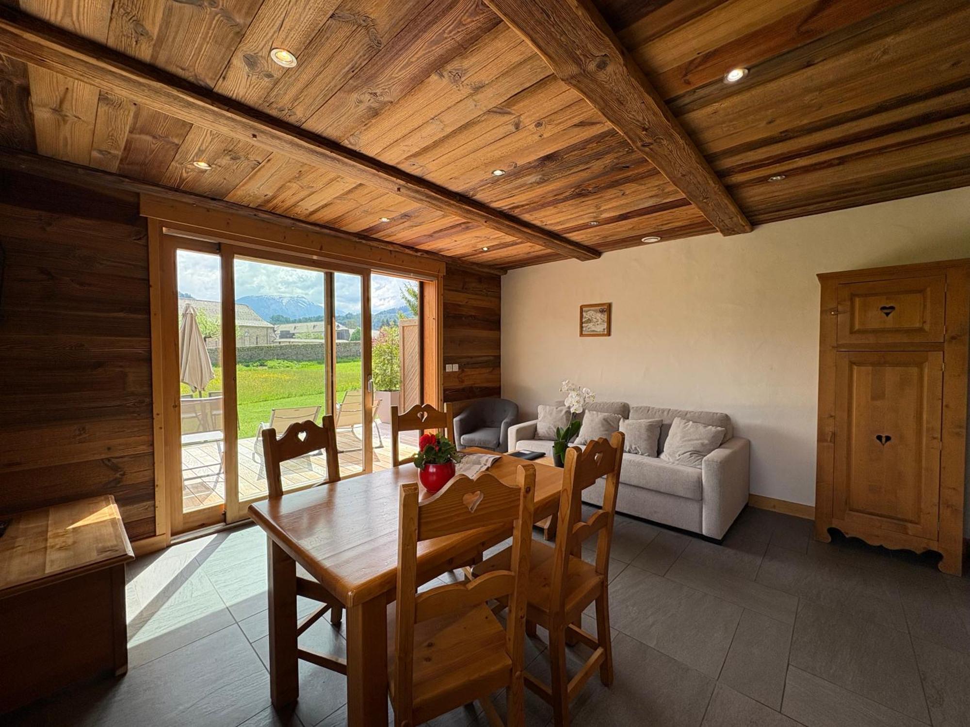 Gite Balneo Au Coeur Des Alpes Taninges Exterior photo